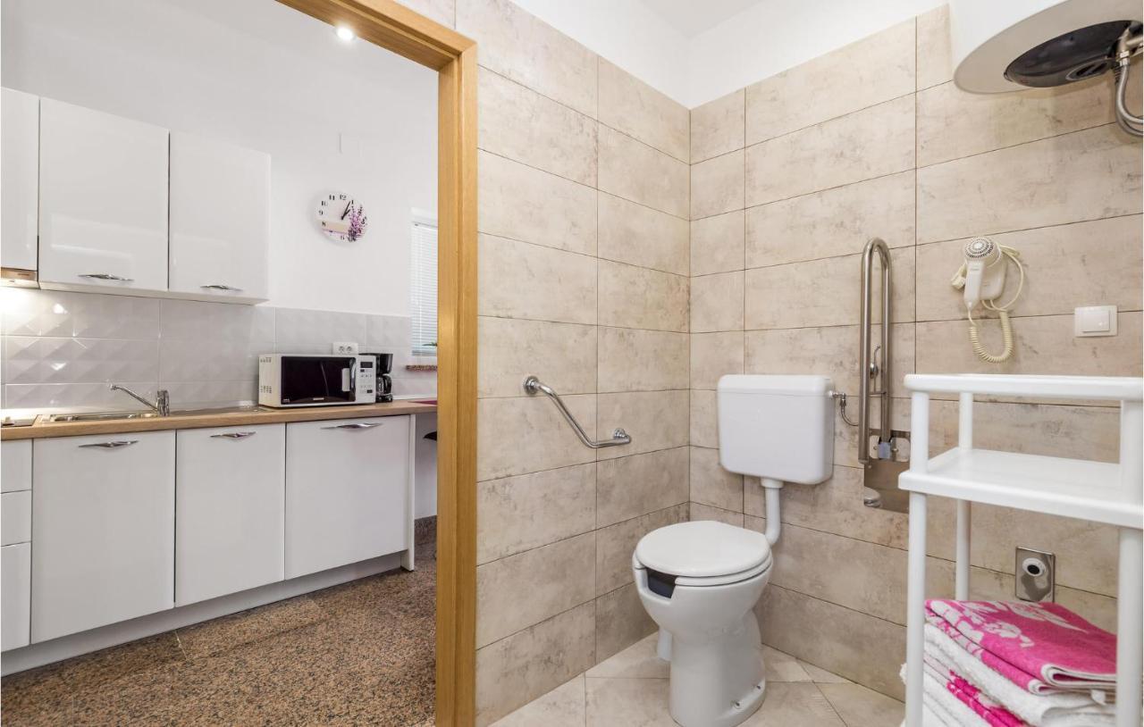 Nice Apartment In Rukavac With Kitchen Buitenkant foto